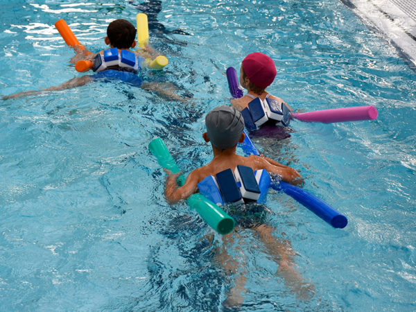 Enfants dans la piscine _ Ozoir-la-Ferrière